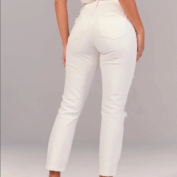 A+F Mom The Mom High Rise Curve Love White Distressed Cropped Jeans - Picture 2 of 14